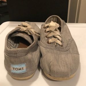 Toms that Lace